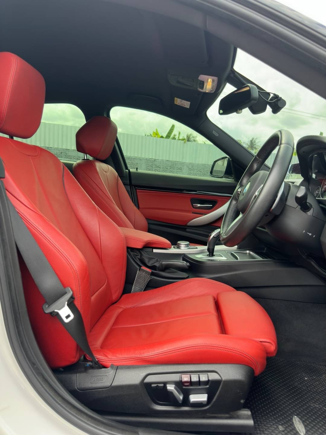 2019 BMW 320d GT Msport LCI สีขาว (รูปที่ 19)