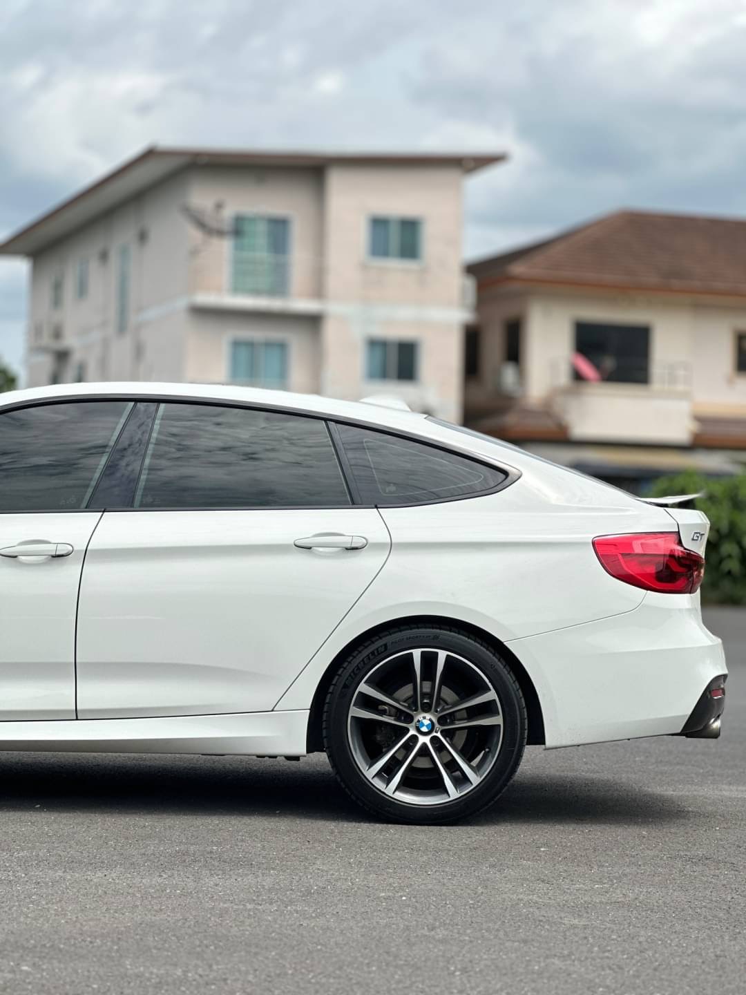 2019 BMW 320d GT Msport LCI สีขาว (รูปที่ 7)