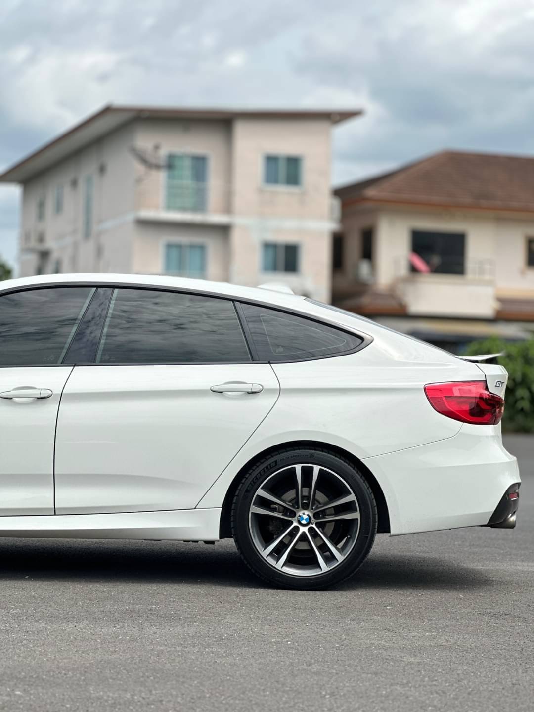 2019 BMW 320d GT Msport LCI สีขาว