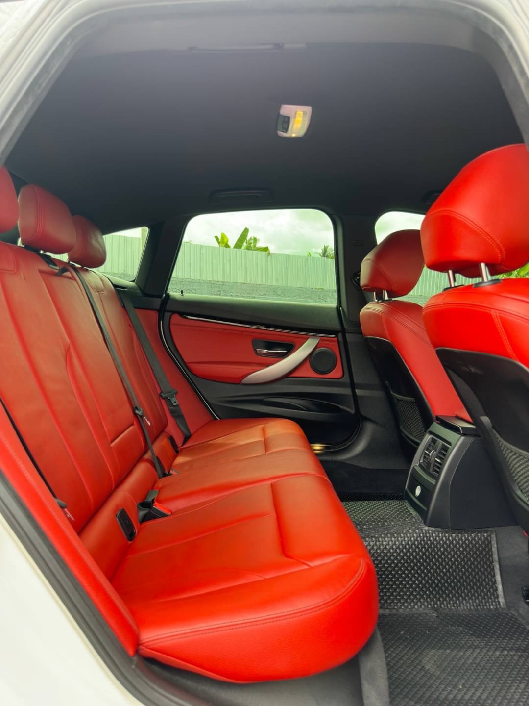 2019 BMW 320d GT Msport LCI สีขาว (รูปที่ 14)