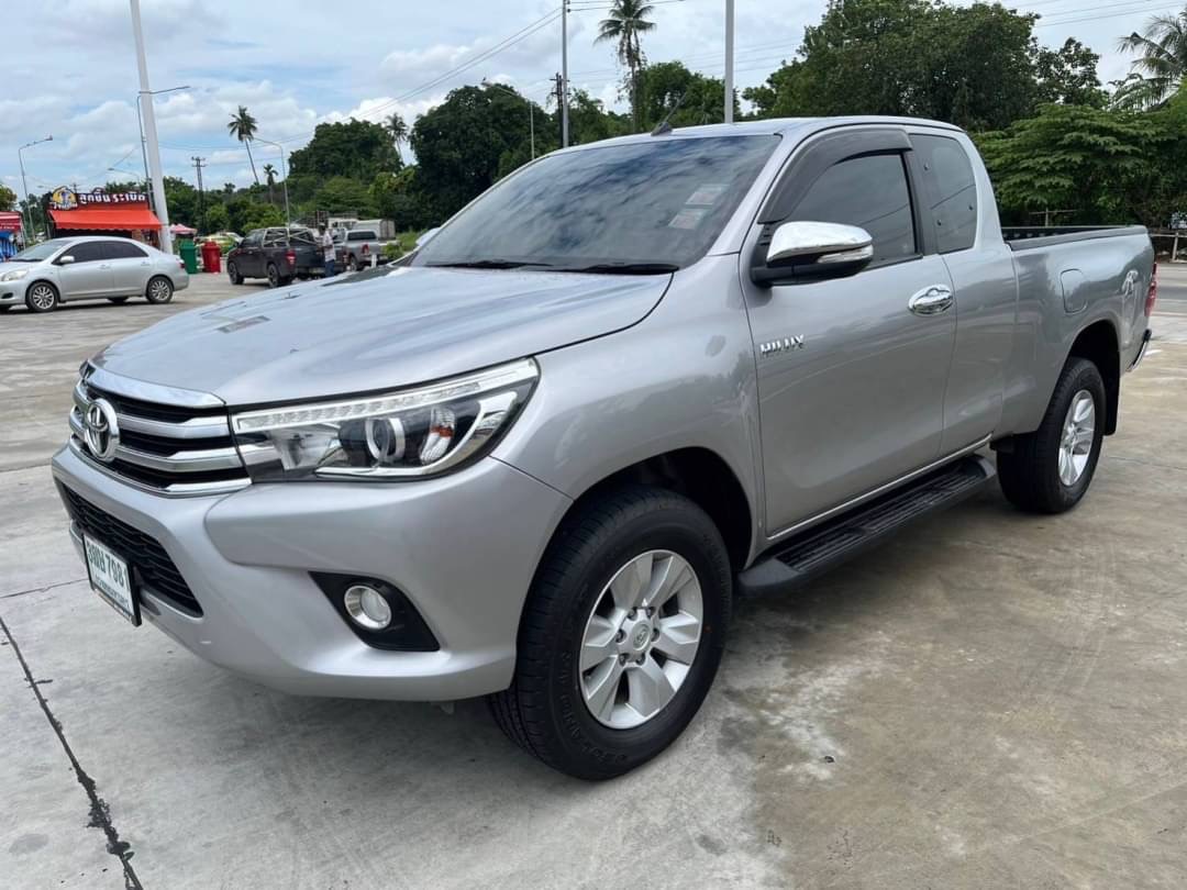 2017 Toyota Pre-runner 2.4E สีเงิน (รูปที่ 2)