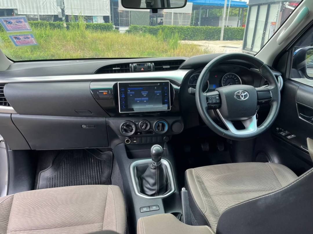 2017 Toyota Pre-runner 2.4E สีเงิน (รูปที่ 16)