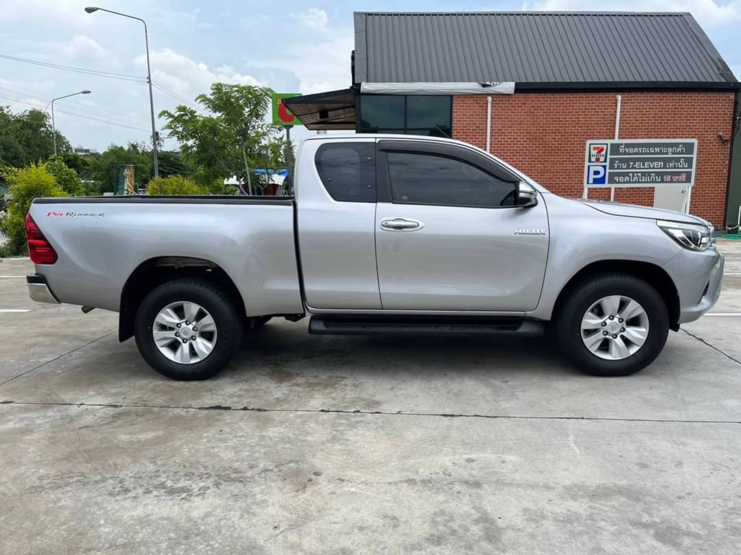 2017 Toyota Pre-runner 2.4E สีเงิน (รูปที่ 4)