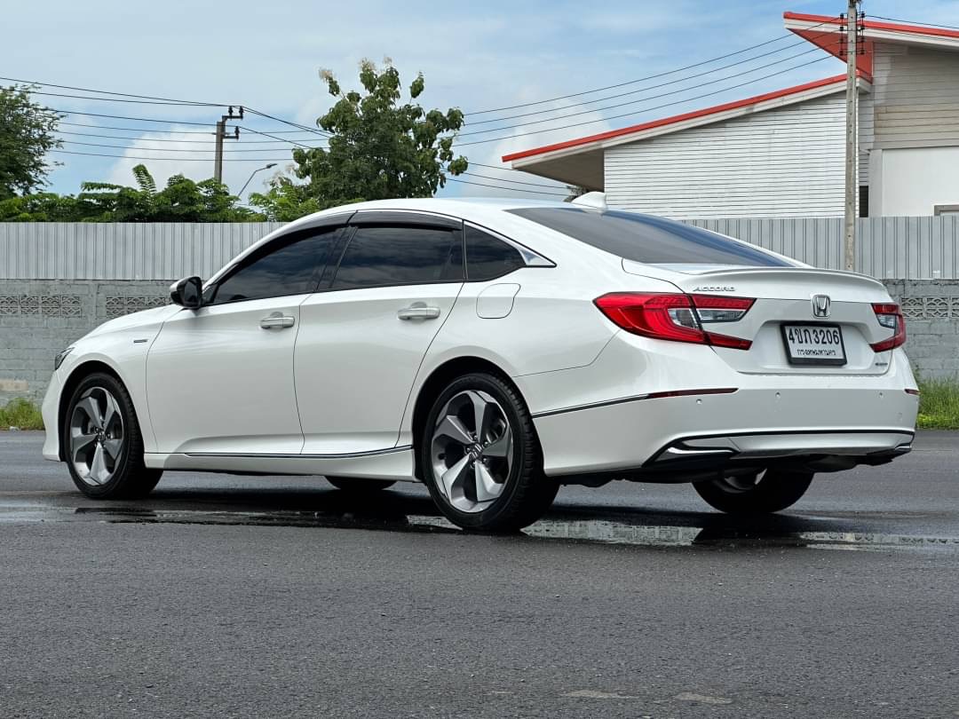 2019 Honda Accord สีขาว (รูปที่ 9)