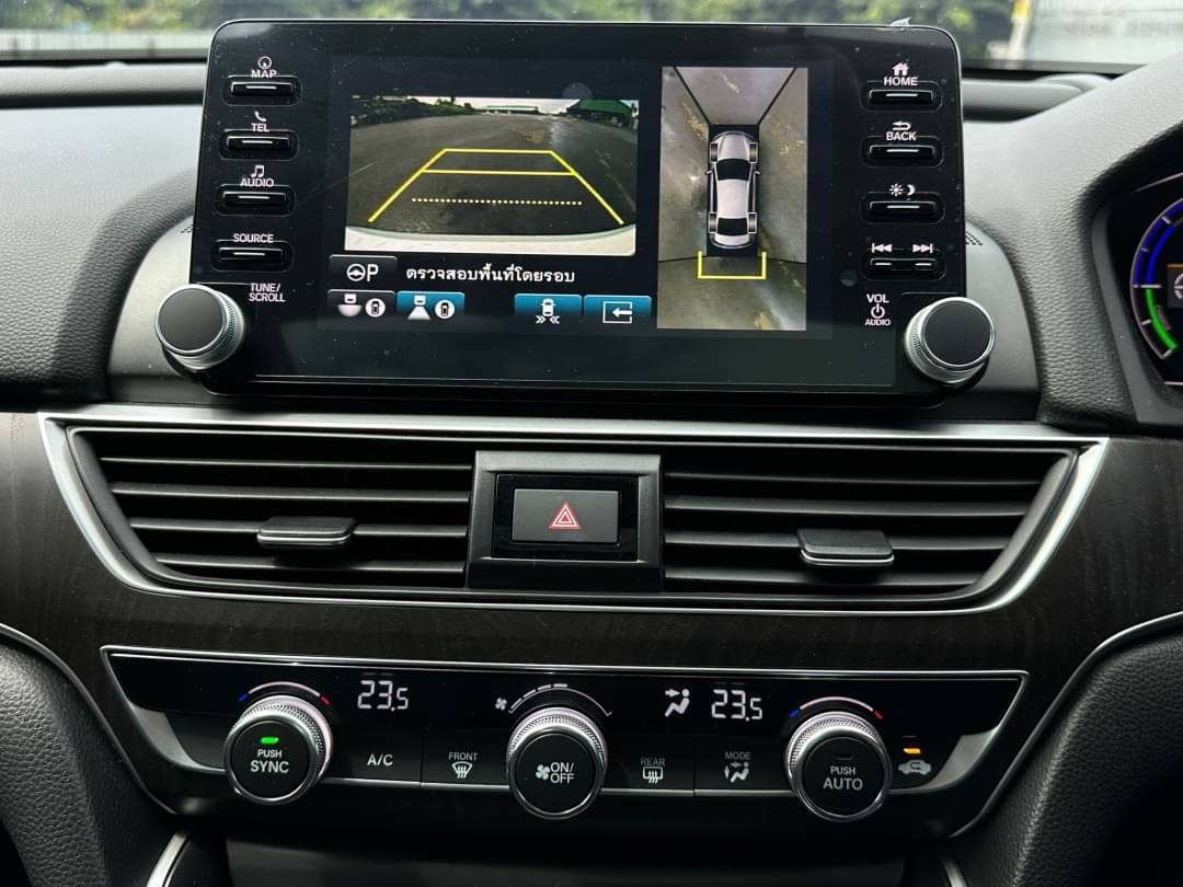 2019 Honda Accord สีขาว (รูปที่ 2)