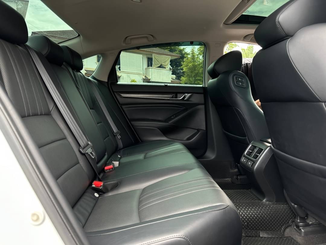 2019 Honda Accord สีขาว (รูปที่ 15)