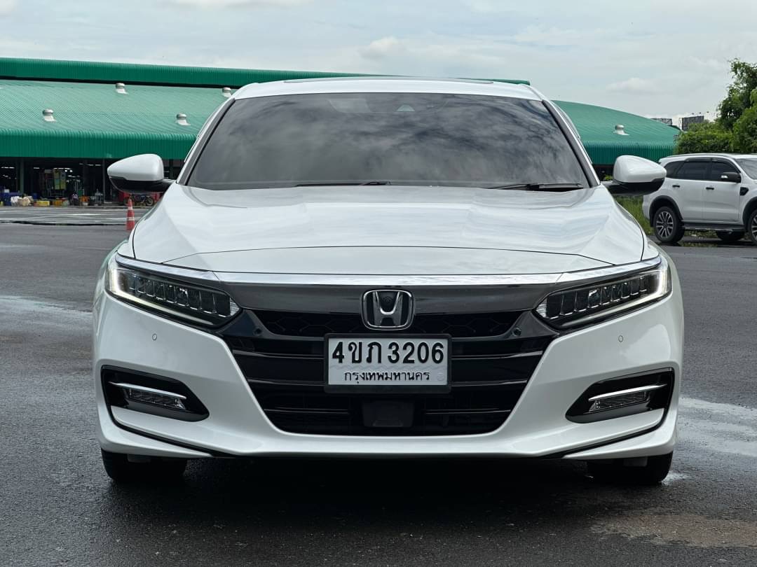 2019 Honda Accord สีขาว (รูปที่ 12)