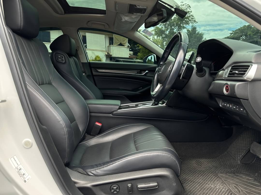 2019 Honda Accord สีขาว (รูปที่ 5)