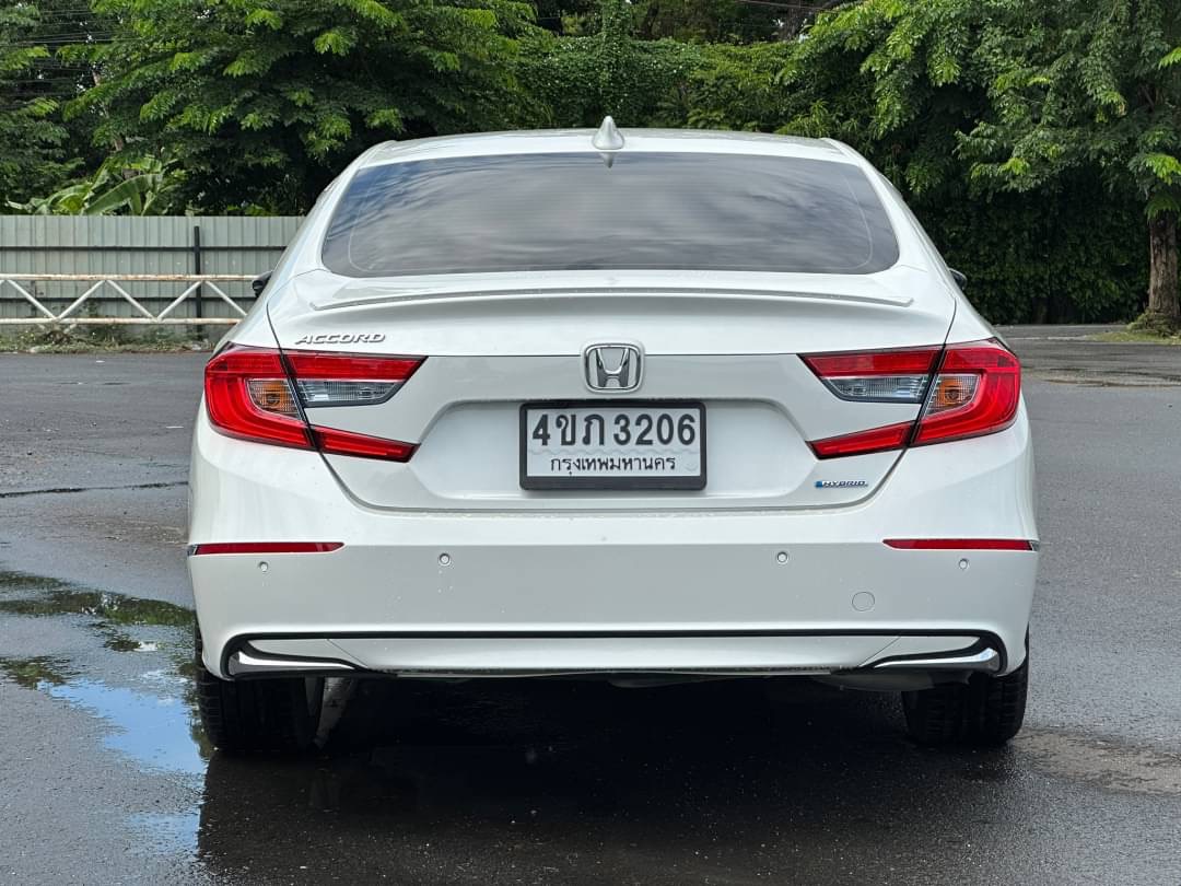 2019 Honda Accord สีขาว (รูปที่ 8)
