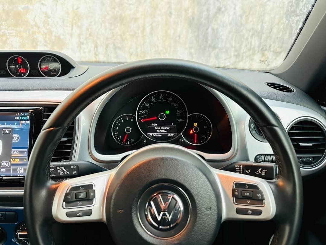 2013 Volkswagen New Beetle Coupe สีเงิน (รูปที่ 10)