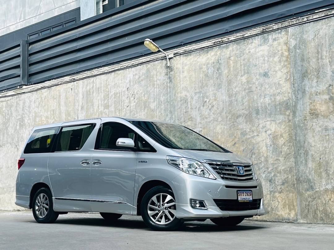 2013 Toyota Alphard สีเงิน