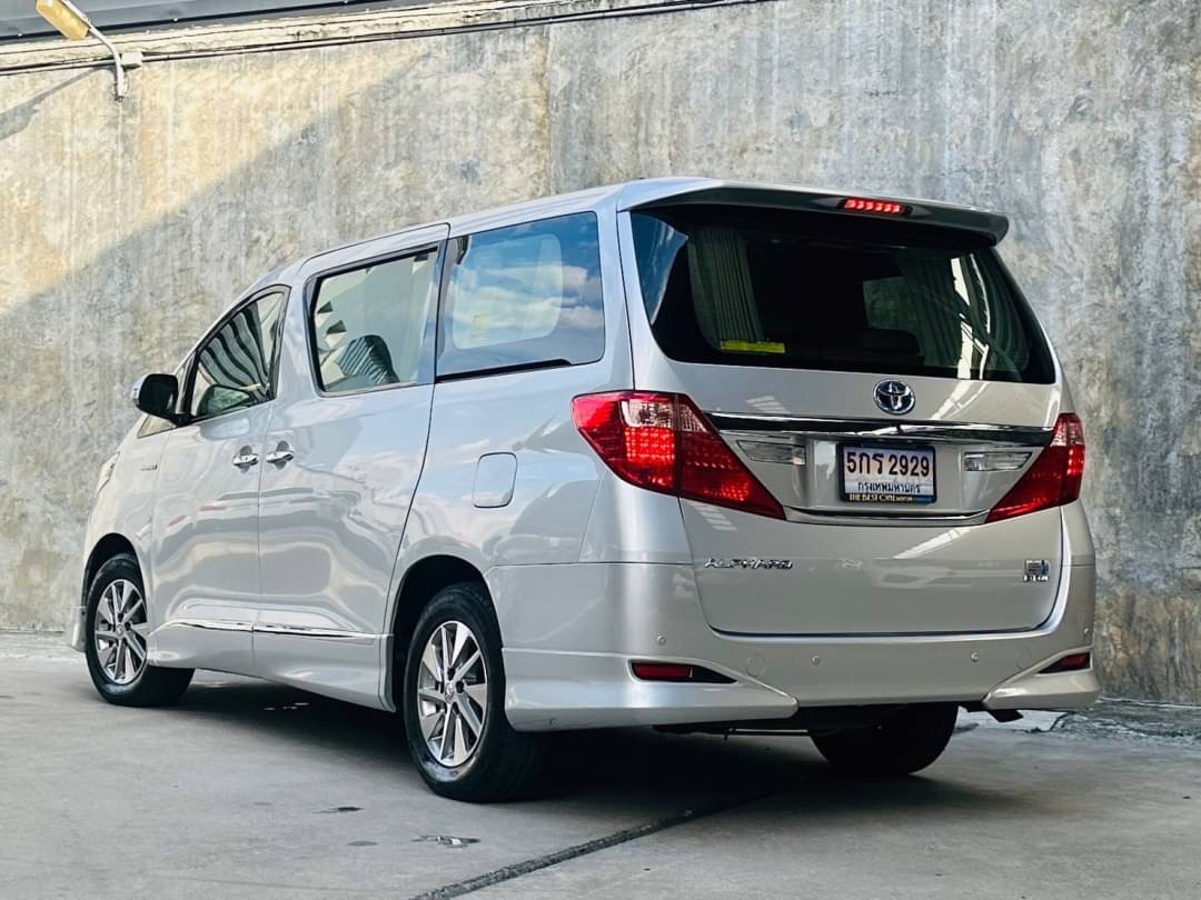 2013 Toyota Alphard สีเงิน (รูปที่ 5)
