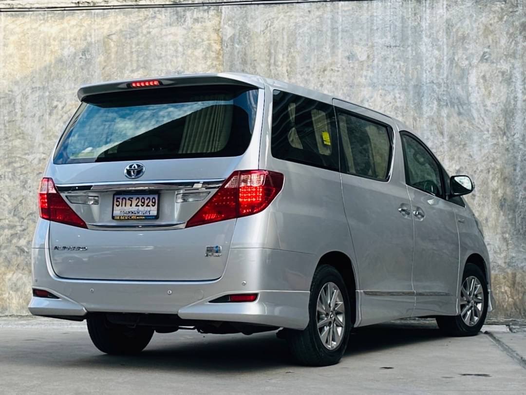 2013 Toyota Alphard สีเงิน (รูปที่ 4)