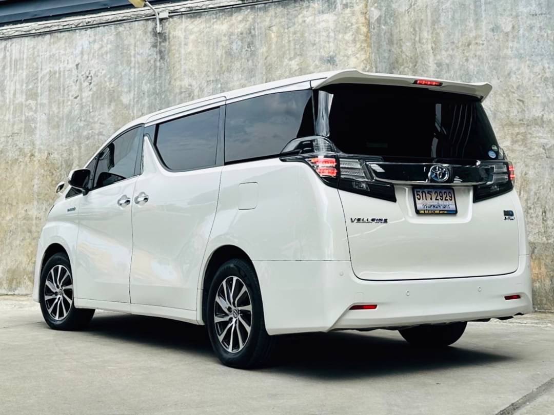 2017 Toyota Vellfire สีขาว (รูปที่ 4)