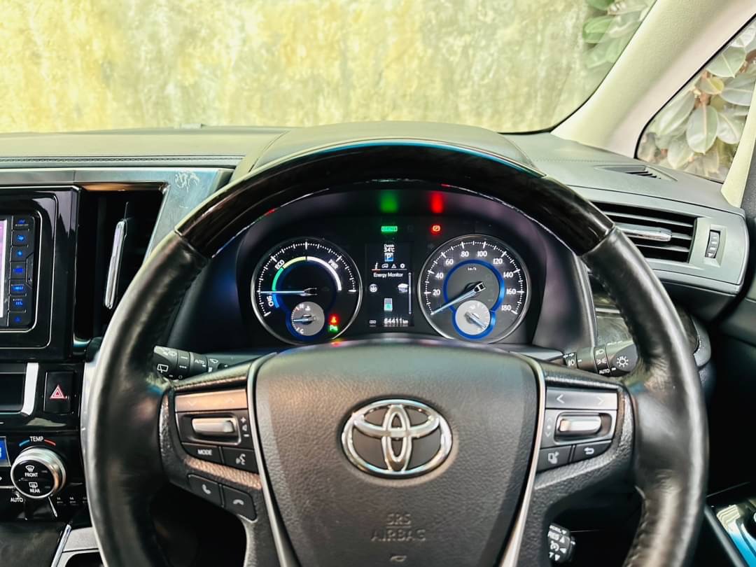 2016 Toyota Alphard สีขาว (รูปที่ 19)