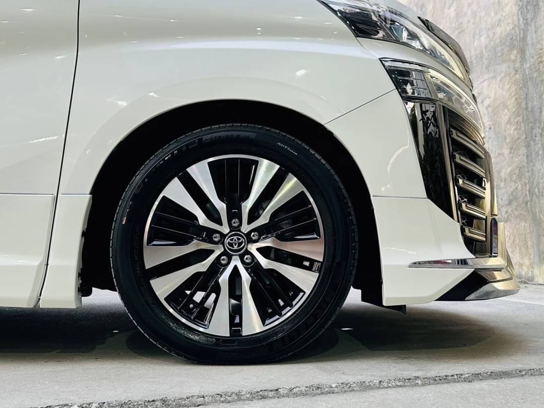 2019 Toyota Vellfire สีขาว (รูปที่ 9)
