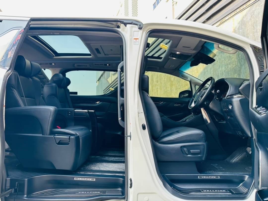 2019 Toyota Vellfire สีขาว (รูปที่ 11)