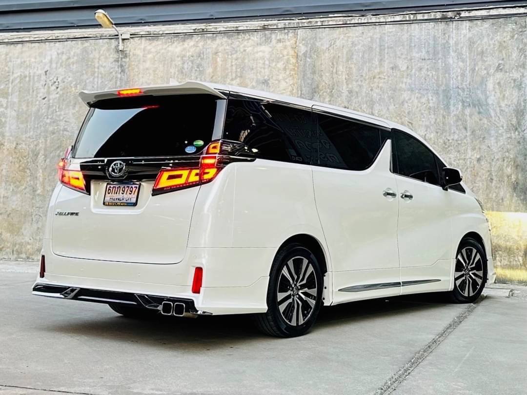 2019 Toyota Vellfire สีขาว (รูปที่ 3)
