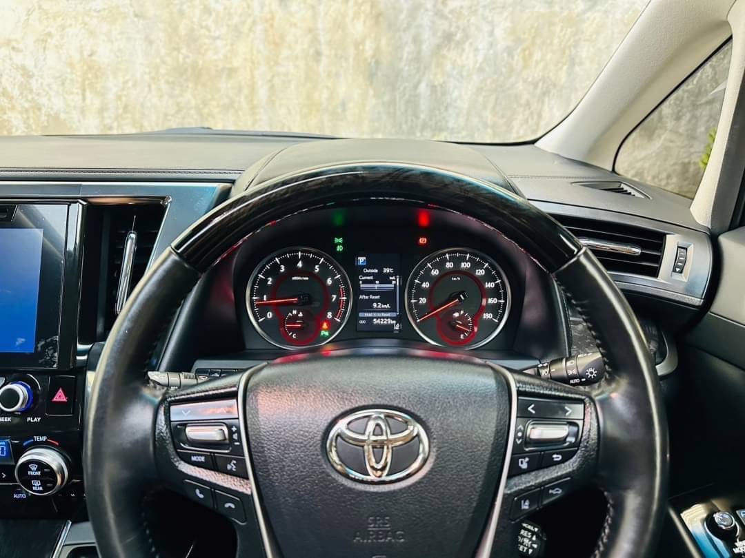 2019 Toyota Vellfire สีขาว (รูปที่ 16)