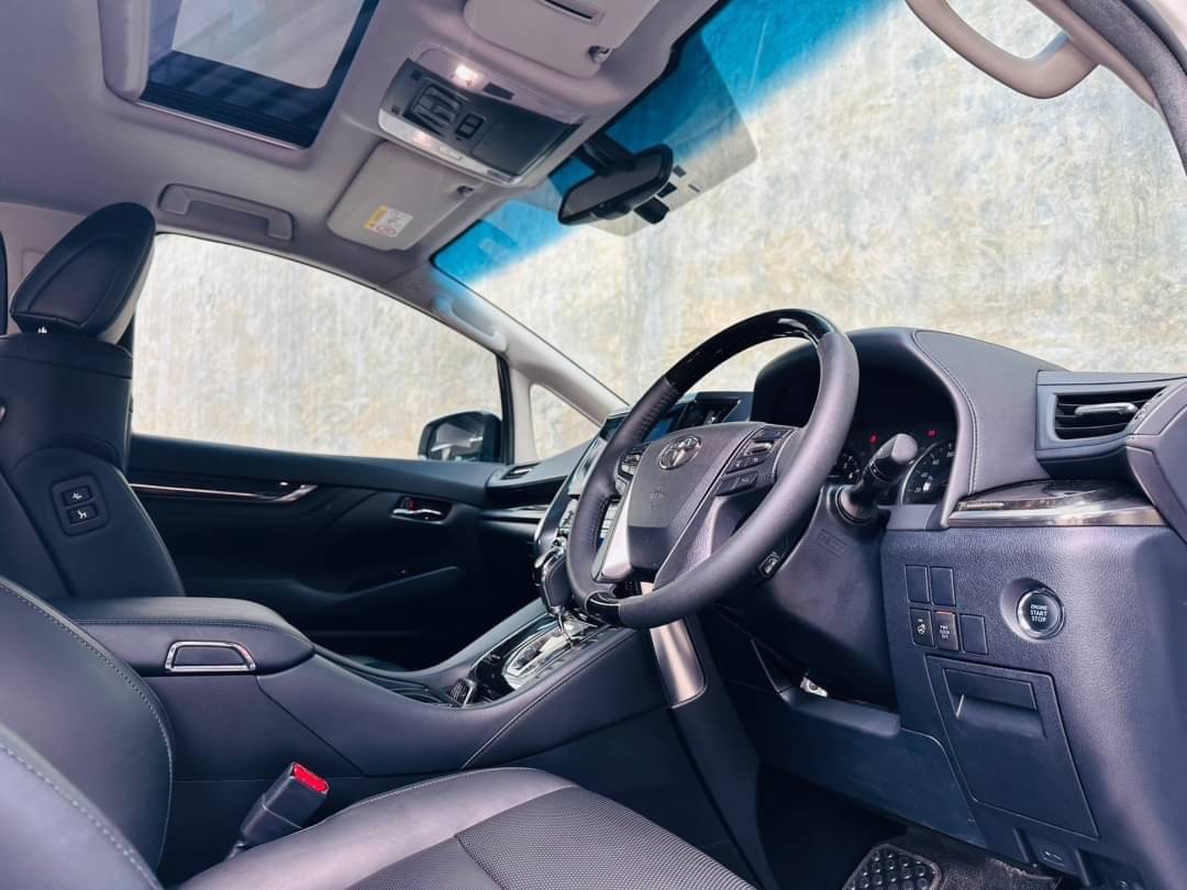 2019 Toyota Alphard สีขาว (รูปที่ 6)
