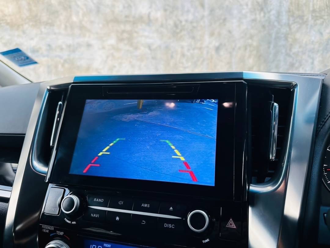 2019 Toyota Alphard สีขาว (รูปที่ 13)