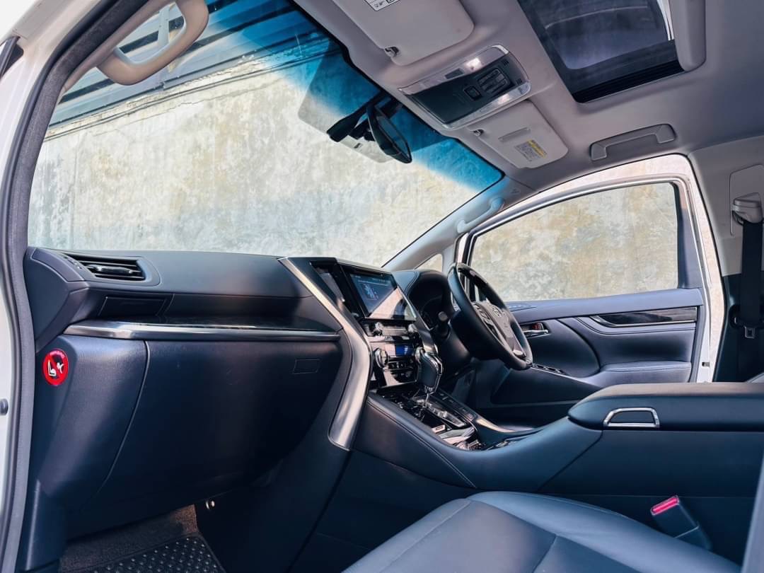 2019 Toyota Alphard สีขาว (รูปที่ 12)