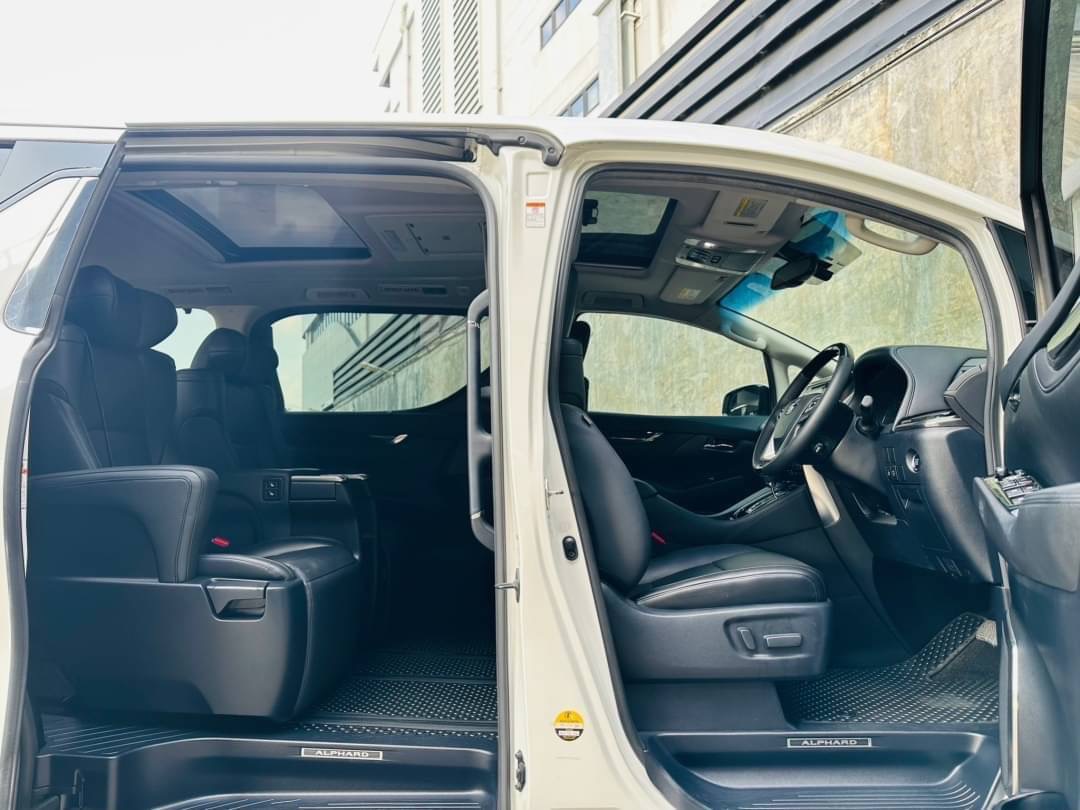 2019 Toyota Alphard สีขาว (รูปที่ 8)