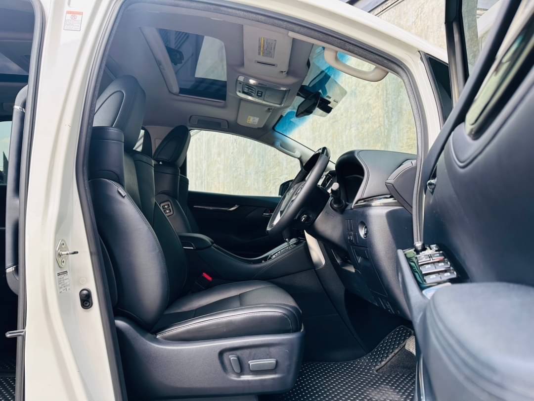 2019 Toyota Alphard สีขาว (รูปที่ 9)