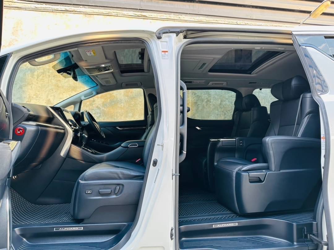 2019 Toyota Alphard สีขาว (รูปที่ 11)