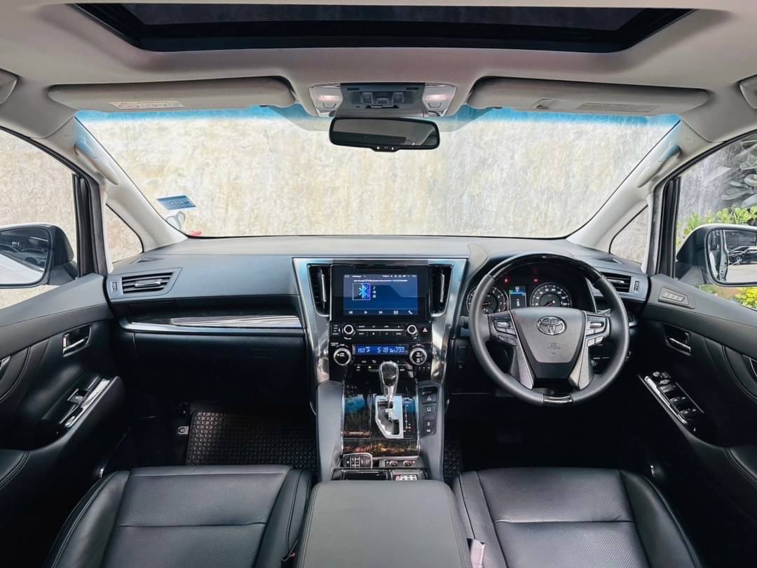 2019 Toyota Alphard สีขาว (รูปที่ 15)
