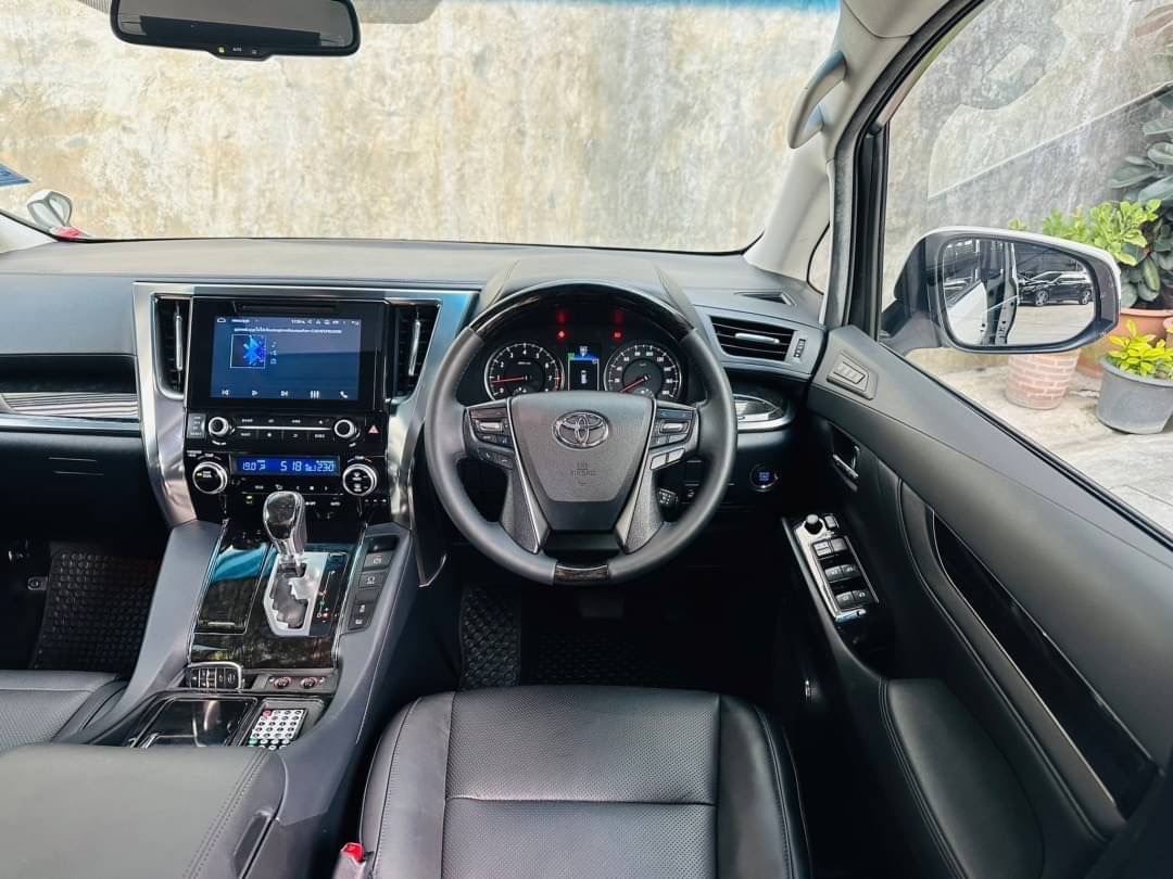 2019 Toyota Alphard สีขาว (รูปที่ 16)