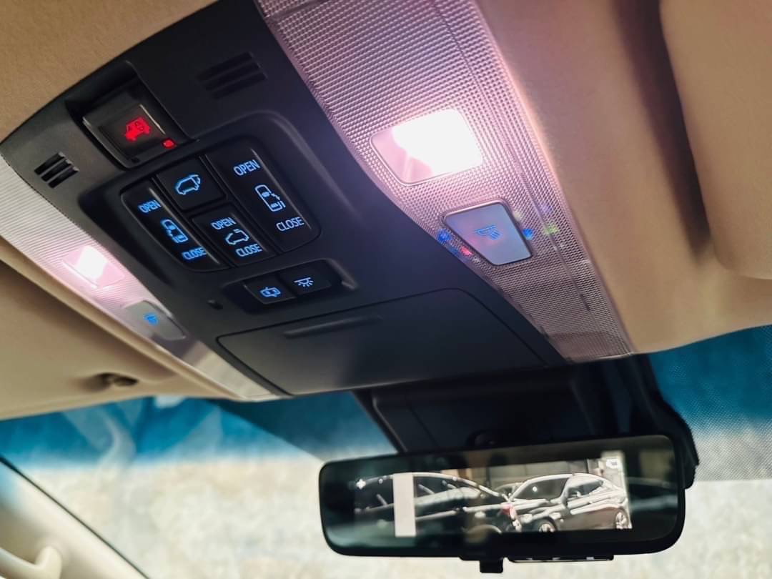 2021 Toyota Alphard สีดำ (รูปที่ 18)