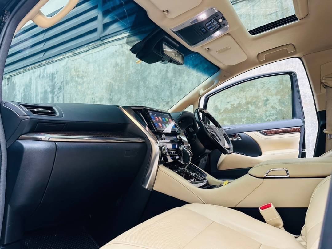 2021 Toyota Alphard สีดำ (รูปที่ 11)