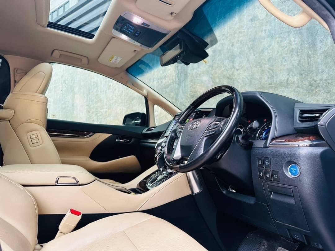 2021 Toyota Alphard สีดำ (รูปที่ 5)