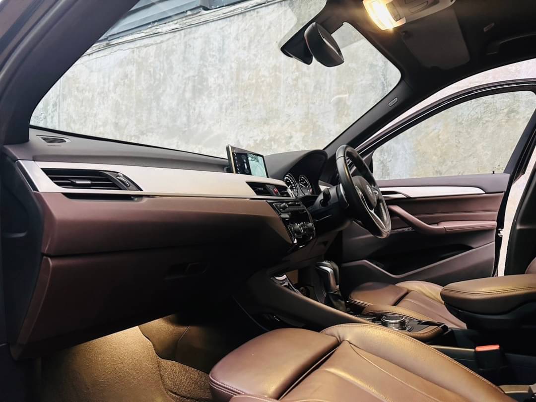 2020 BMW X1 U11 สีดำ (รูปที่ 8)