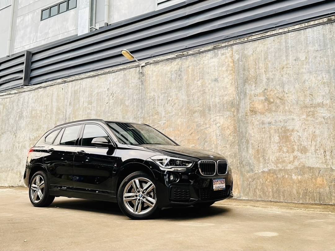 2020 BMW X1 U11 สีดำ (รูปที่ 2)