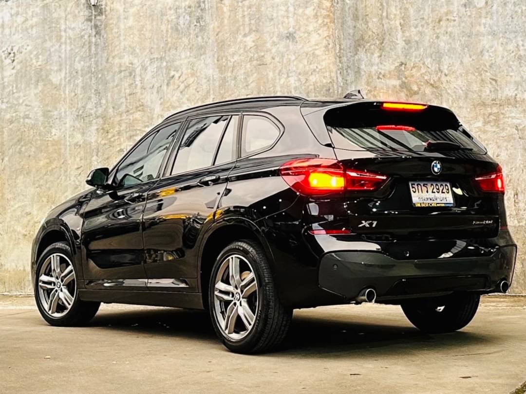 2020 BMW X1 U11 สีดำ (รูปที่ 6)