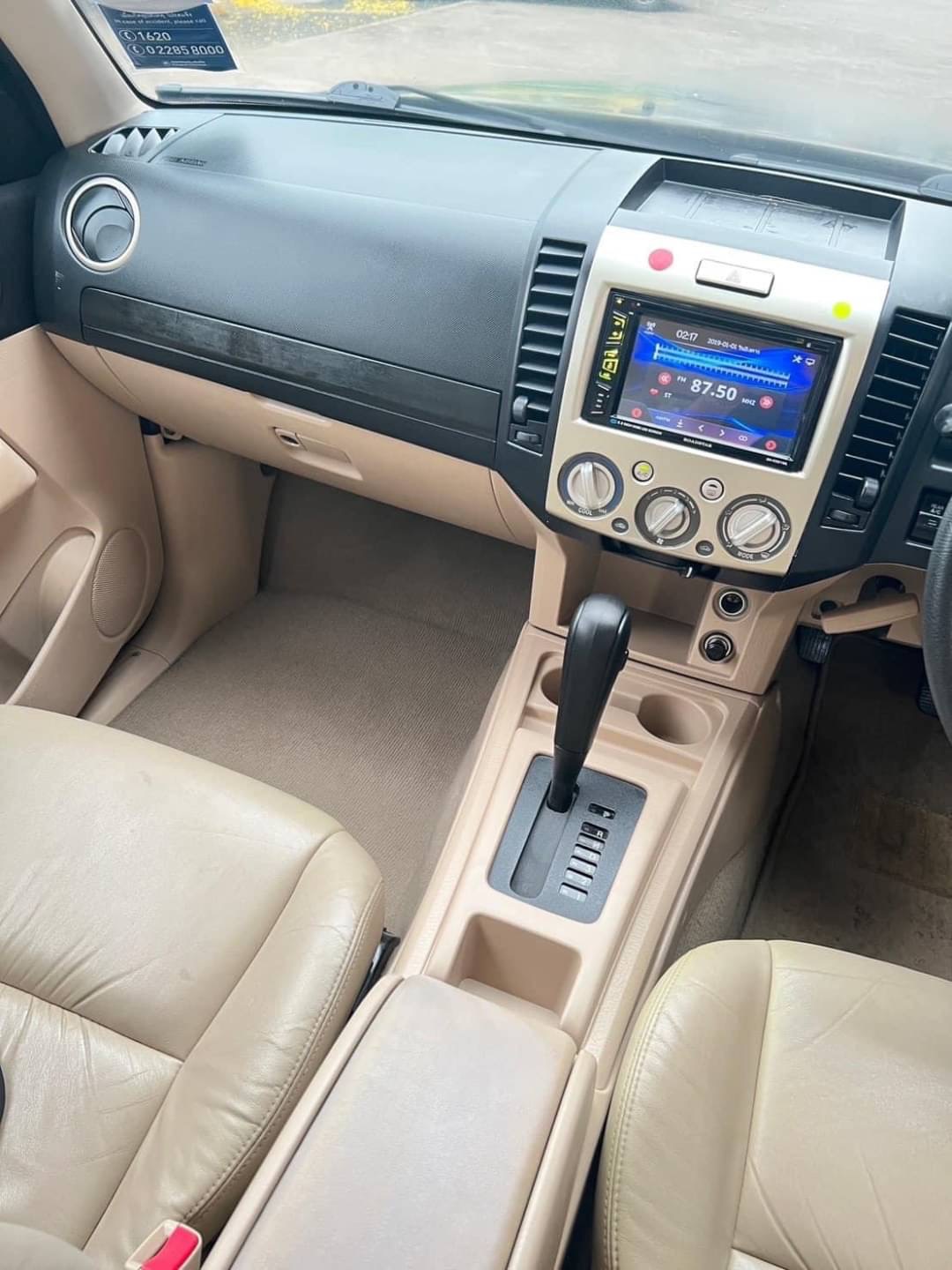 2011 Ford Everest สีทอง (รูปที่ 14)