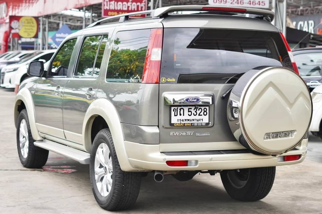 2011 Ford Everest สีทอง