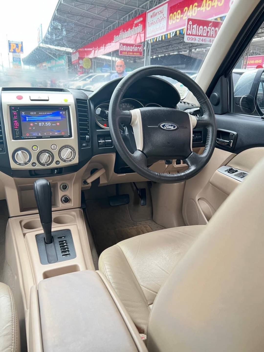 2011 Ford Everest สีทอง (รูปที่ 15)