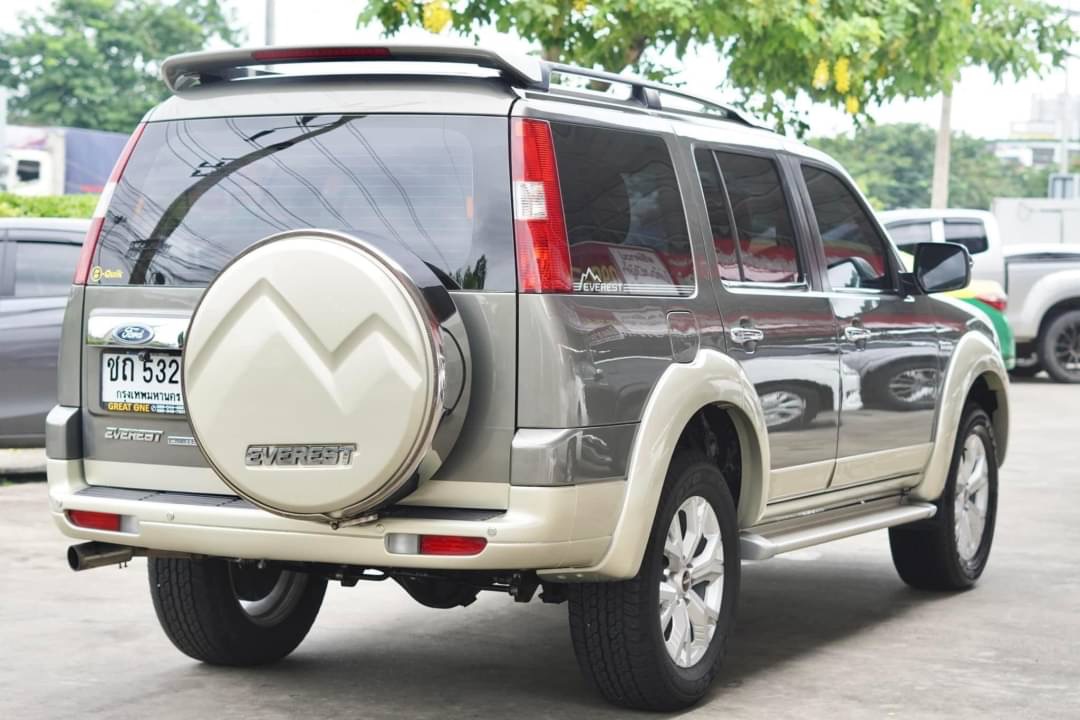 2011 Ford Everest สีทอง