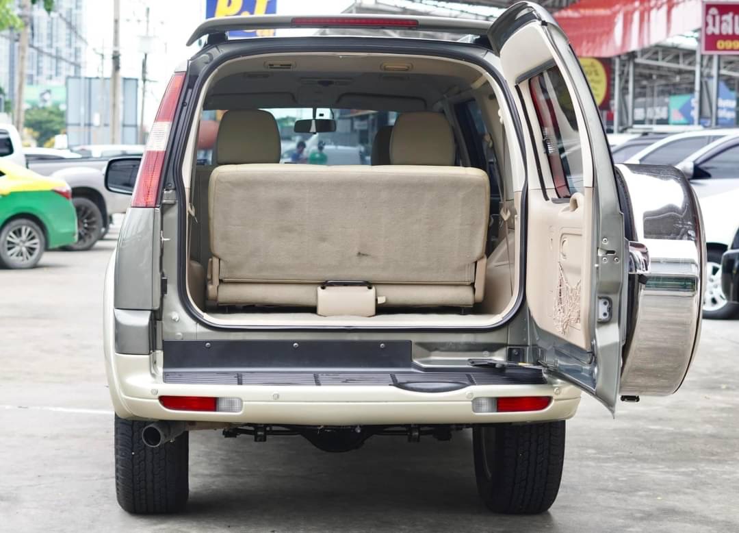 2011 Ford Everest สีทอง (รูปที่ 8)