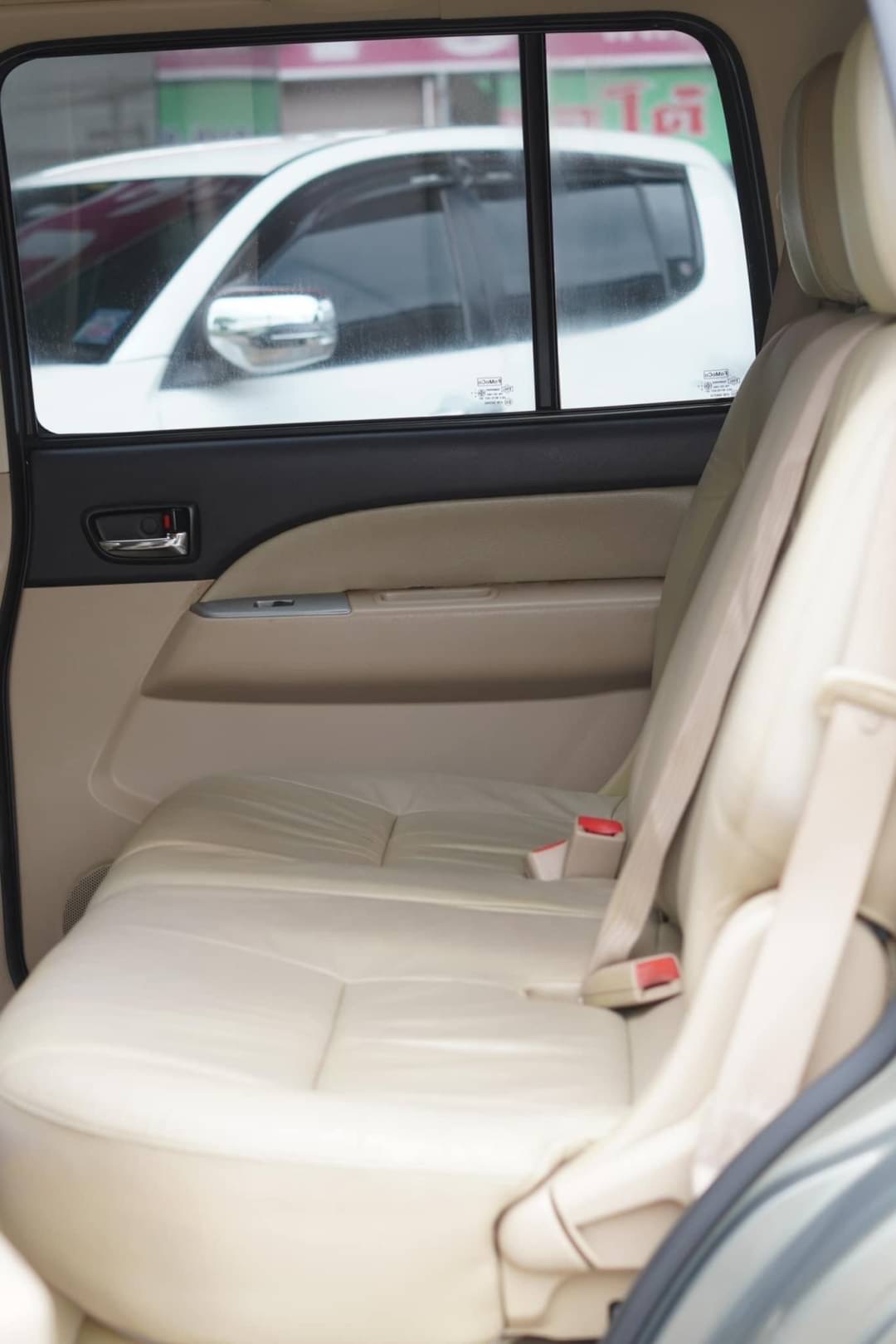 2011 Ford Everest สีทอง (รูปที่ 17)