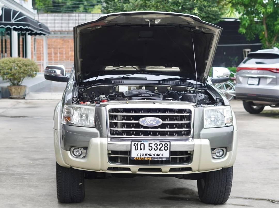 2011 Ford Everest สีทอง