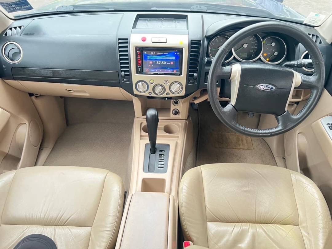 2011 Ford Everest สีทอง (รูปที่ 11)