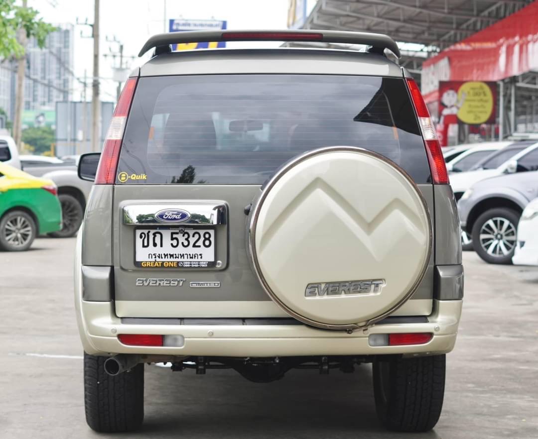 2011 Ford Everest สีทอง