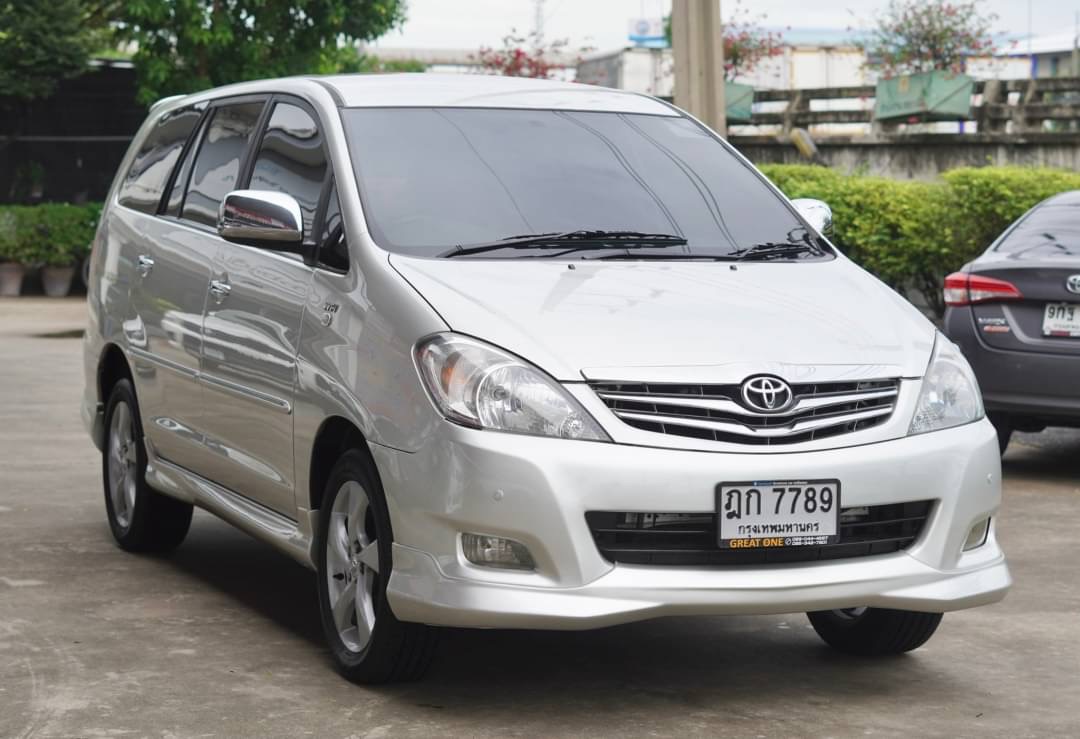2010 Toyota Innova 2.0 Top สีขาว (รูปที่ 3)