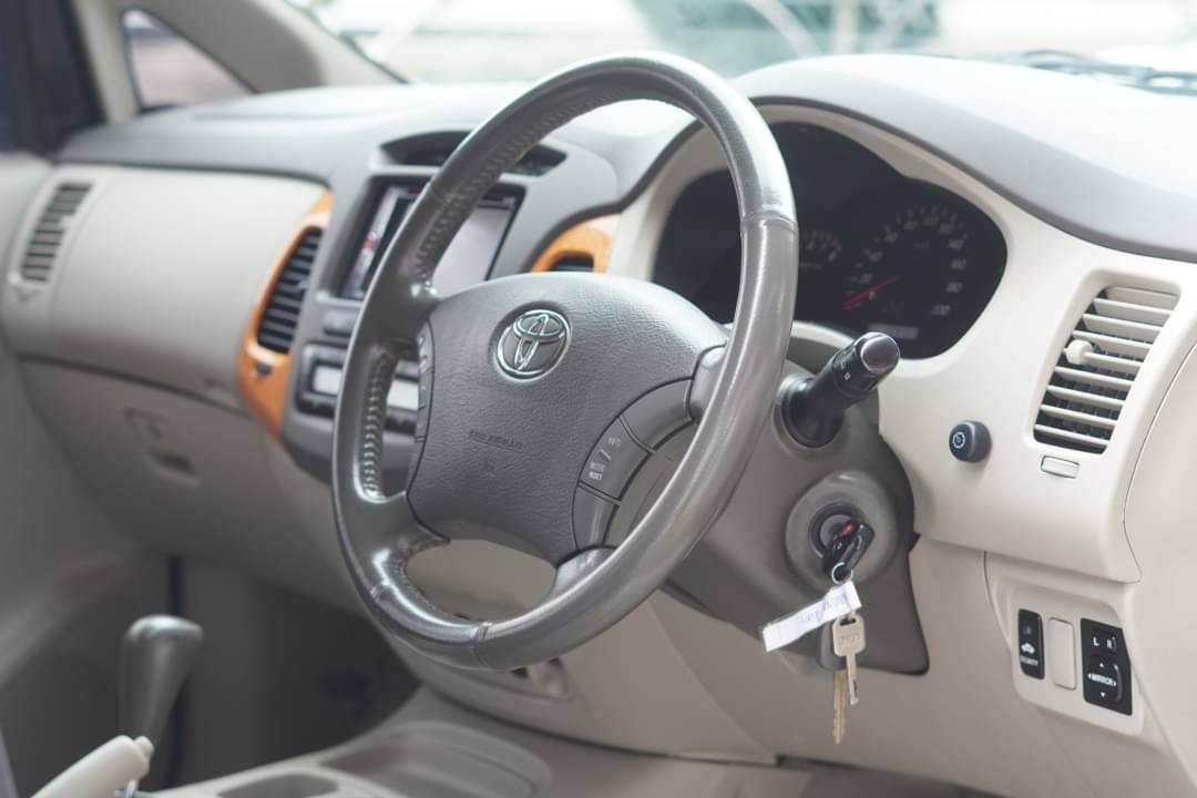 2010 Toyota Innova 2.0 Top สีขาว (รูปที่ 13)