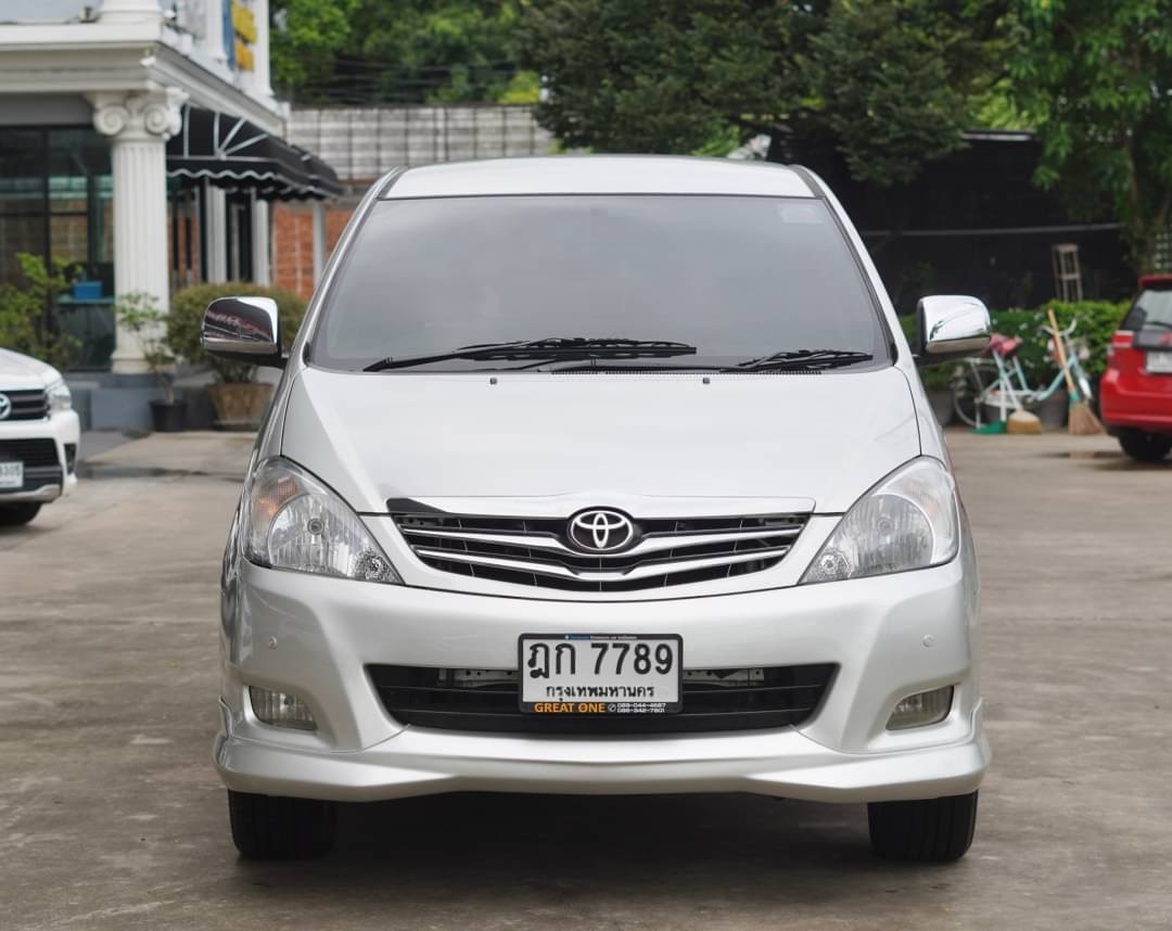 2010 Toyota Innova 2.0 Top สีขาว (รูปที่ 2)