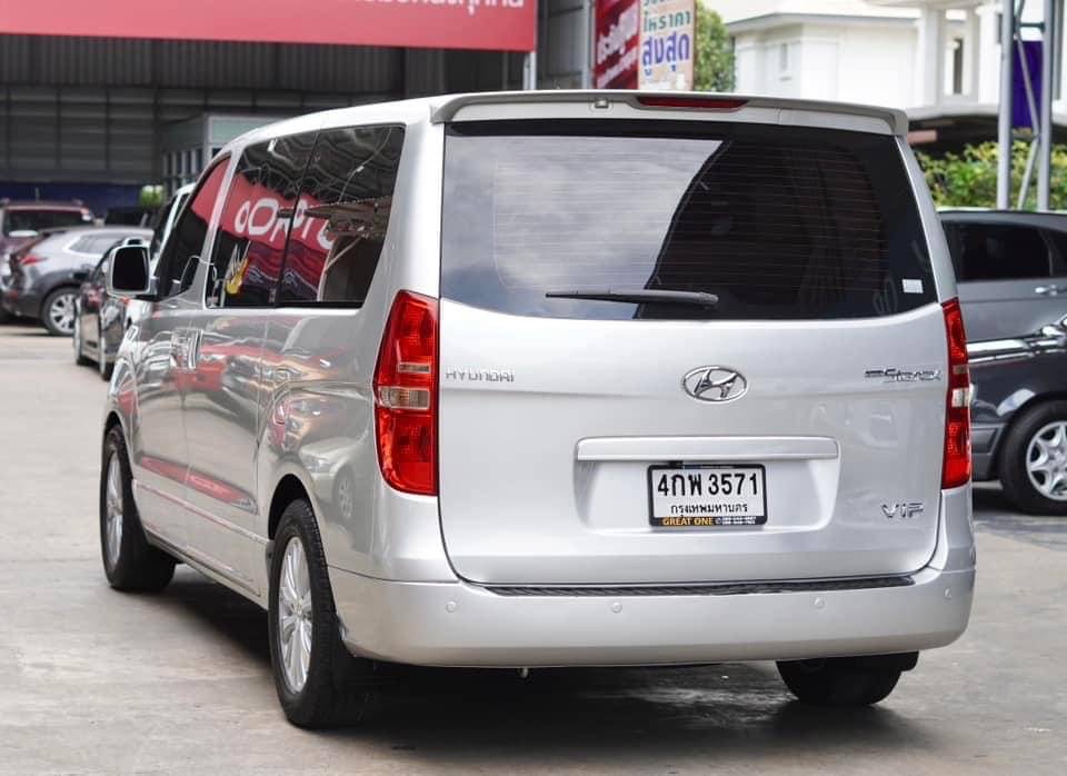 2013 Hyundai H-1 สีเงิน (รูปที่ 2)